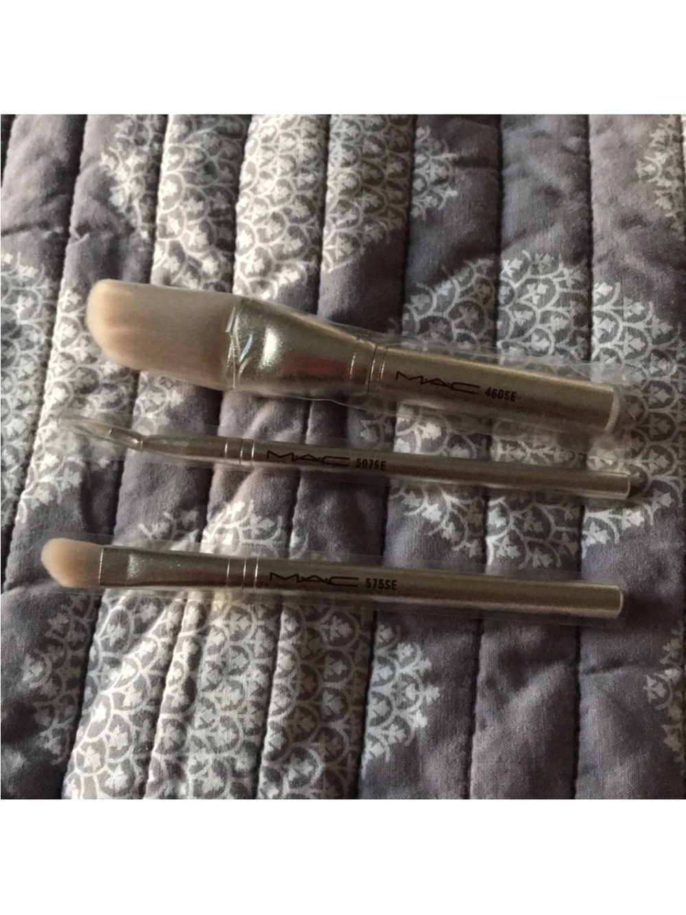 MAC Cosmetics Silver Makeup Brush Set with Cream Bristles Limited Edition